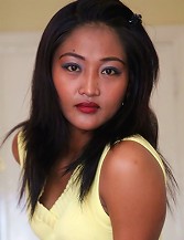 Dark-skinned Filipina tramp picked up at the mall for good sex